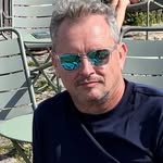 Portrait vertical de Philippe Séon, photographe auteur